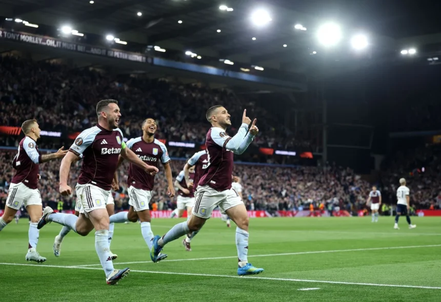 Selebrasi pemain Aston Villa usai mencetak gol ke gawang Nothingham Forest