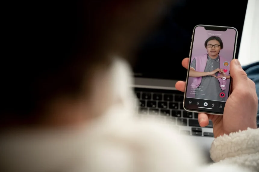 Ilustrasi Download Video TikTok