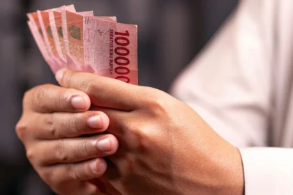 Ilustrasi Uang Rupiah. (Sumber: Unsplash/Defrino Maasy)