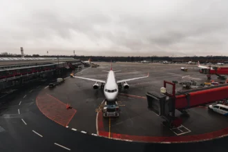 Suasana bandara.