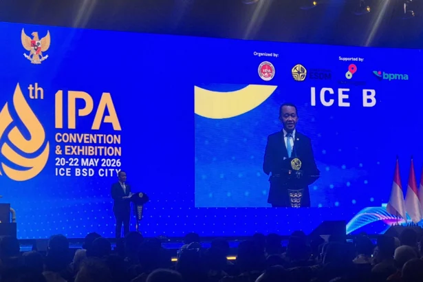 Menteri Energi dan Sumber Daya Mineral (ESDM) Bahlil Lahadalia, dalam dalam Acara The 50th IPA Convention & Exibithion (Convex) di ICE BSD, Tangerang. (Foto: owrite/Iren Natania)