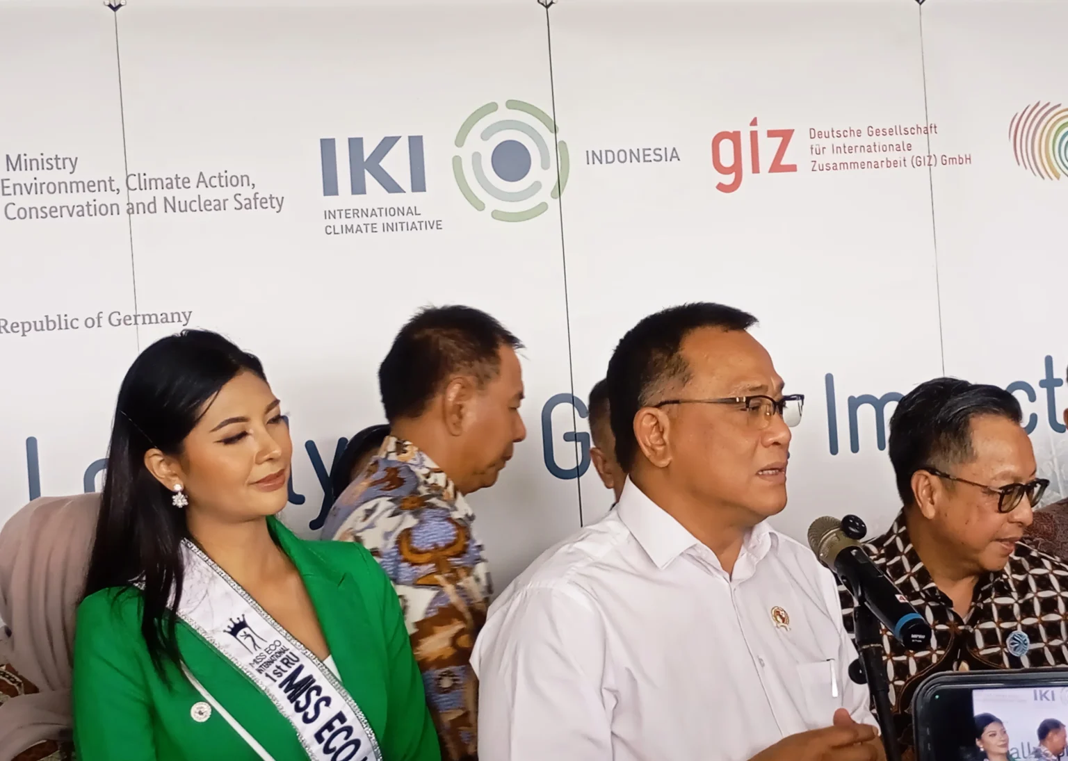 Menteri Lingkungan Hidup/Kepala Badan Pengendalian Lingkungan Hidup (BPLH), Moh. Jumhur Hidayat