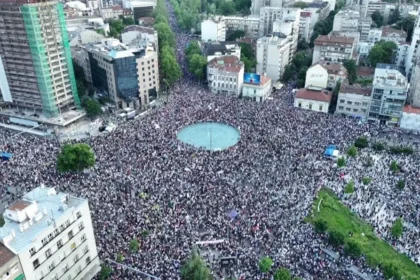 Aksi demonstrasi ribuan massa di Serbia