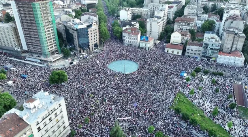 Aksi demonstrasi ribuan massa di Serbia