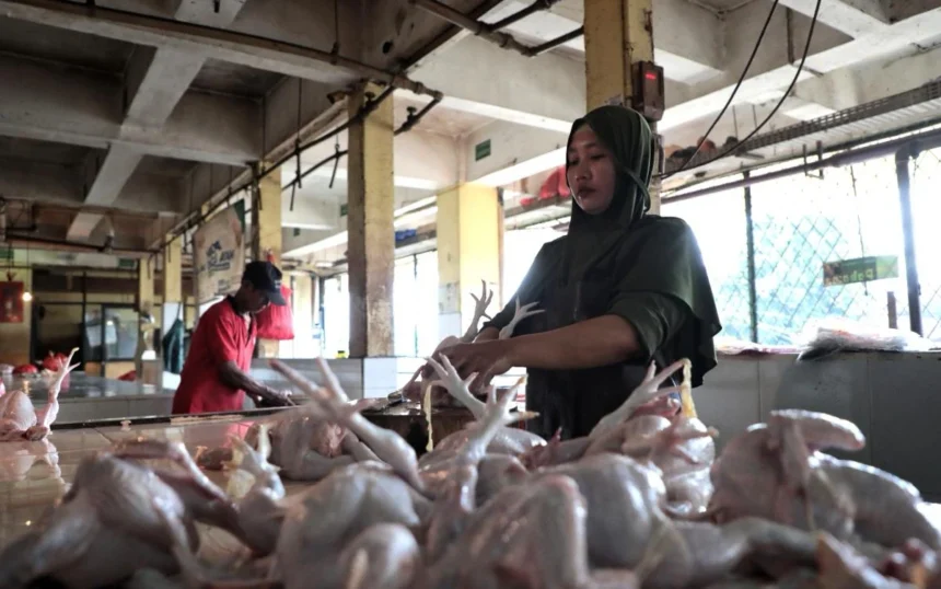 Aktifitas pedagang di salah satu pasar di Jakarta