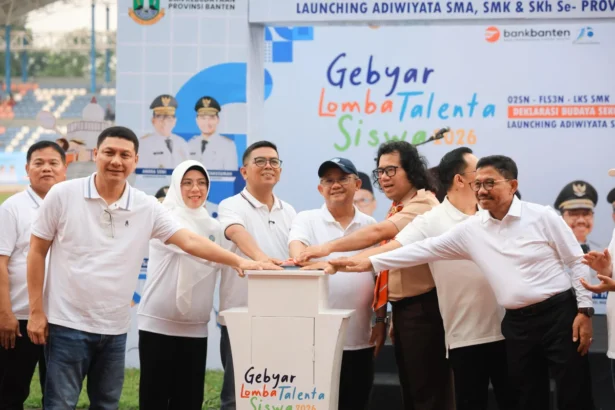 Menteri Pendidikan Dasar dan Menengah, Abdul Mu'ti membuka acara Gebyar Lomba Talenta Siswa 2026 O2SN, FLS3N dan LKS yang dirangkaikan dengan deklarasi budaya sekolah aman dan nyaman serta peluncuran Adiwiyata SMA, SMK dan SKh se-Provinsi Banten yang dilaksanakan di Stadion Benteng Reborn, Kota Tangerang. (Sumber foto: bantenprov.go.id)
