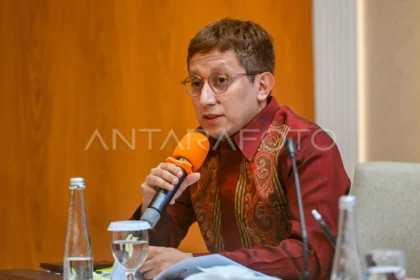 Juru Bicara Kementerian Luar Negeri Vahd Nabyl Achmad Mulachela memberikan keterangan pers saat Press Briefing di Ruang Palapa, Kementerian Luar Negeri, Jakarta, Kamis (8/1/2026). Kementerian Luar Negeri menyatakan bahwa kondisi Venezuela saat ini berangsur normal dan belum ada rencana untuk melakukan evakuasi terhadap 37 WNI yang berada di Venezuela.