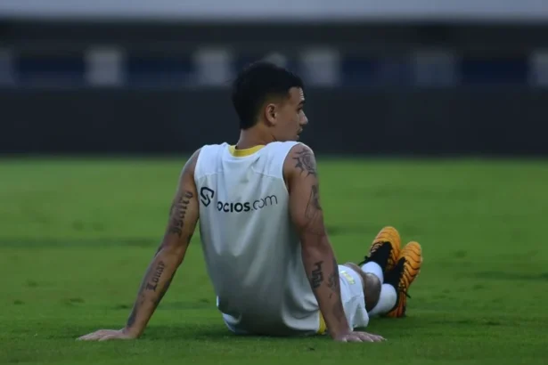 Bek kiri Persib Bandung, Eliano Reijnders