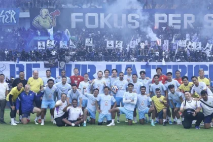 Pemain Persib didatangi Bobotoh sebelum melawan Persija (Foto: Media Persib)