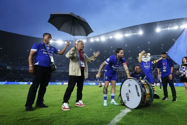 Selebrasi pemain dan manajemen Persib Bandung usai laga
