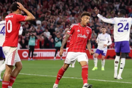 Pertandingan Nottingham Forest melawan Aston Villa di semifinal pertama Liga Europa