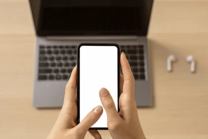 Laptop dan handphone