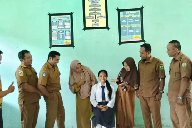 Viral Siswi Tunggal Kelas IX di SMPN 4 Tiloan Buol Lulus, Netizen: Jadi Murid Kesayangan Semua Guru
