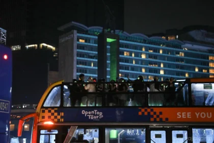 Suasana malam saat mati lampu di Jakarta