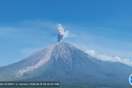 Gunung Semeru Erupsi