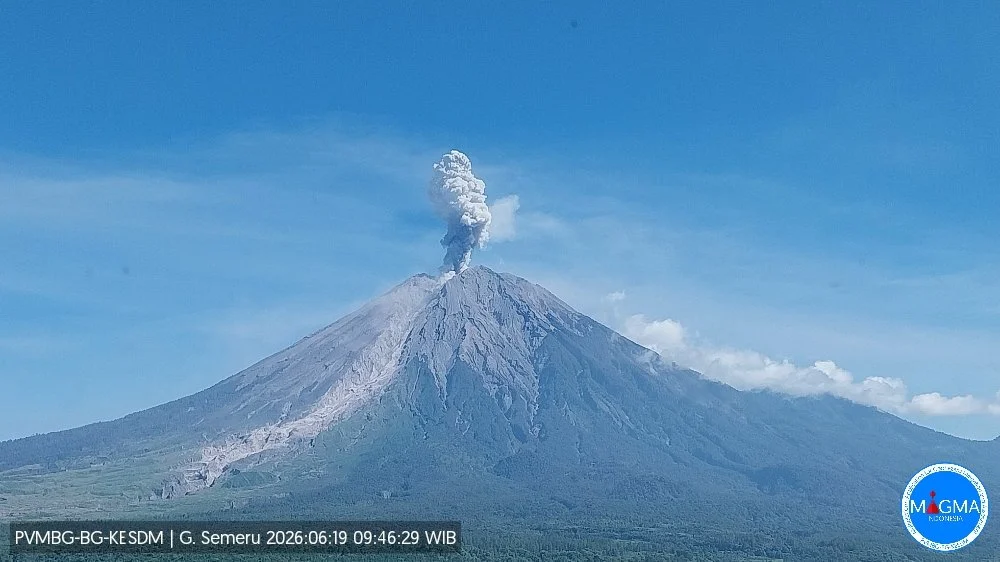 Gunung Semeru Erupsi