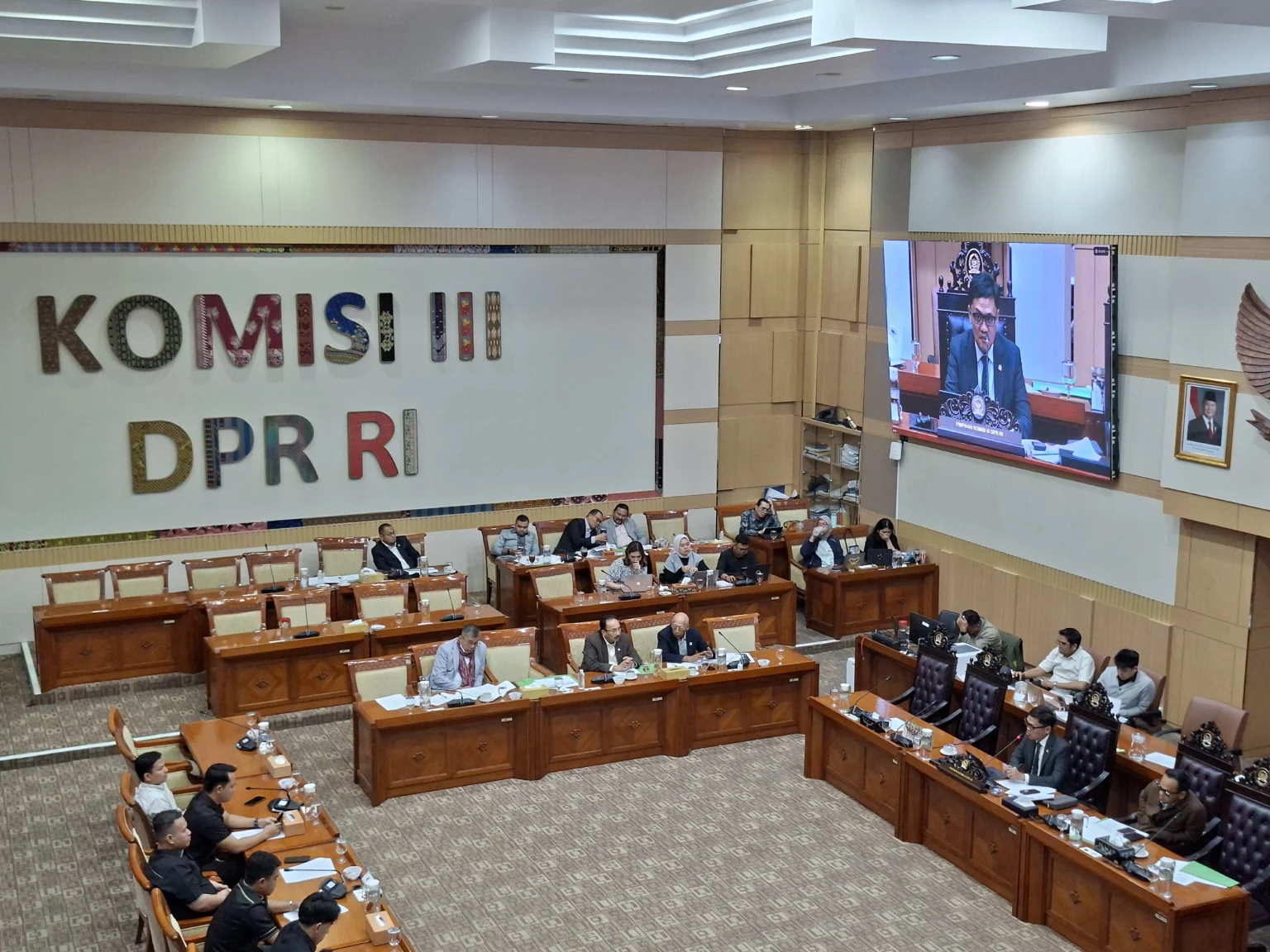 Rapat pembahasan RUU Polri