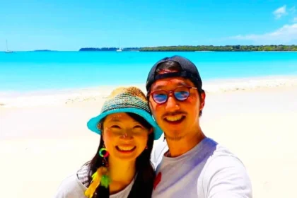 Honeymoon traveler