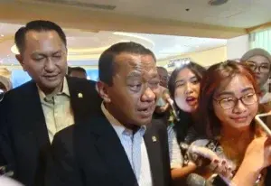 Menteri Energi dan Sumber Daya Mineral (ESDM) Bahlil Lahadalia di Energy Forum di Hotel Borobudur, Jakarta. (Sumber: Owrite/Natania Longdong)