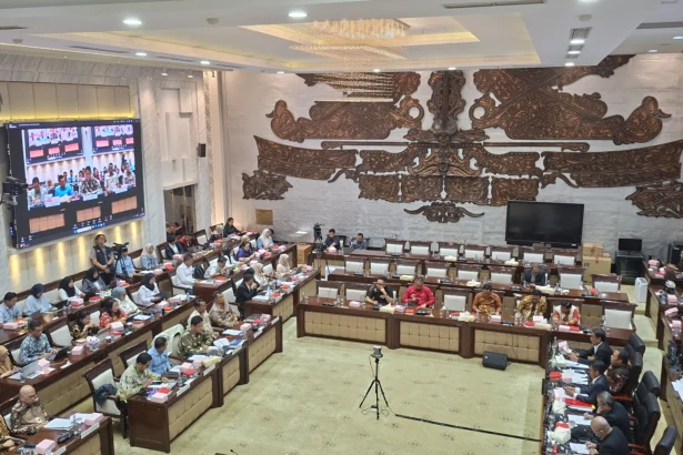 Situasi rapat komisi XI DPR dan Pemerintah saat membahas RUU P2SK, Rabu, 3 Juni 2026. (Sumber: Owrite/Rika Pangesti)