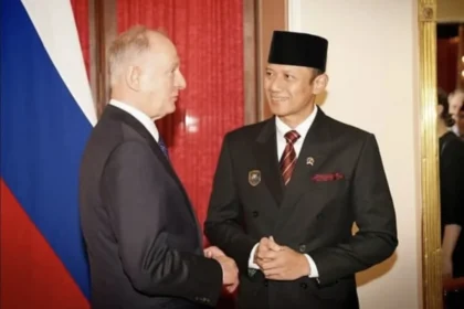 Ketua Lembaga Maritim Federasi Rusia Nikolai P. Patrushev dan Menteri Koordinator Bidang Infrastruktur dan Pembangunan Kewilayahan Agus Harimurti Yudhoyono.