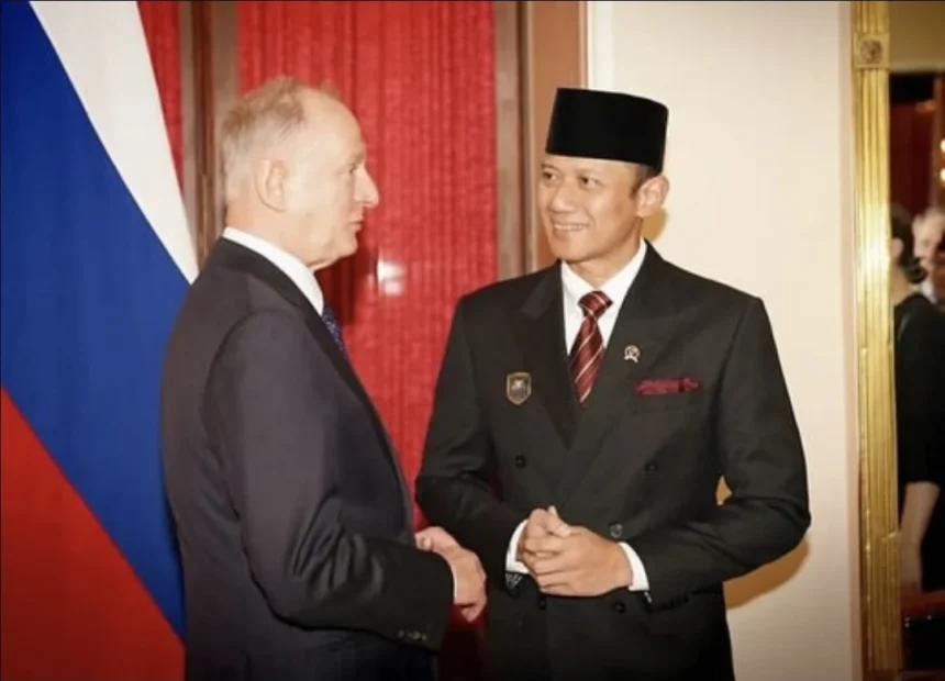 Ketua Lembaga Maritim Federasi Rusia Nikolai P. Patrushev dan Menteri Koordinator Bidang Infrastruktur dan Pembangunan Kewilayahan Agus Harimurti Yudhoyono.