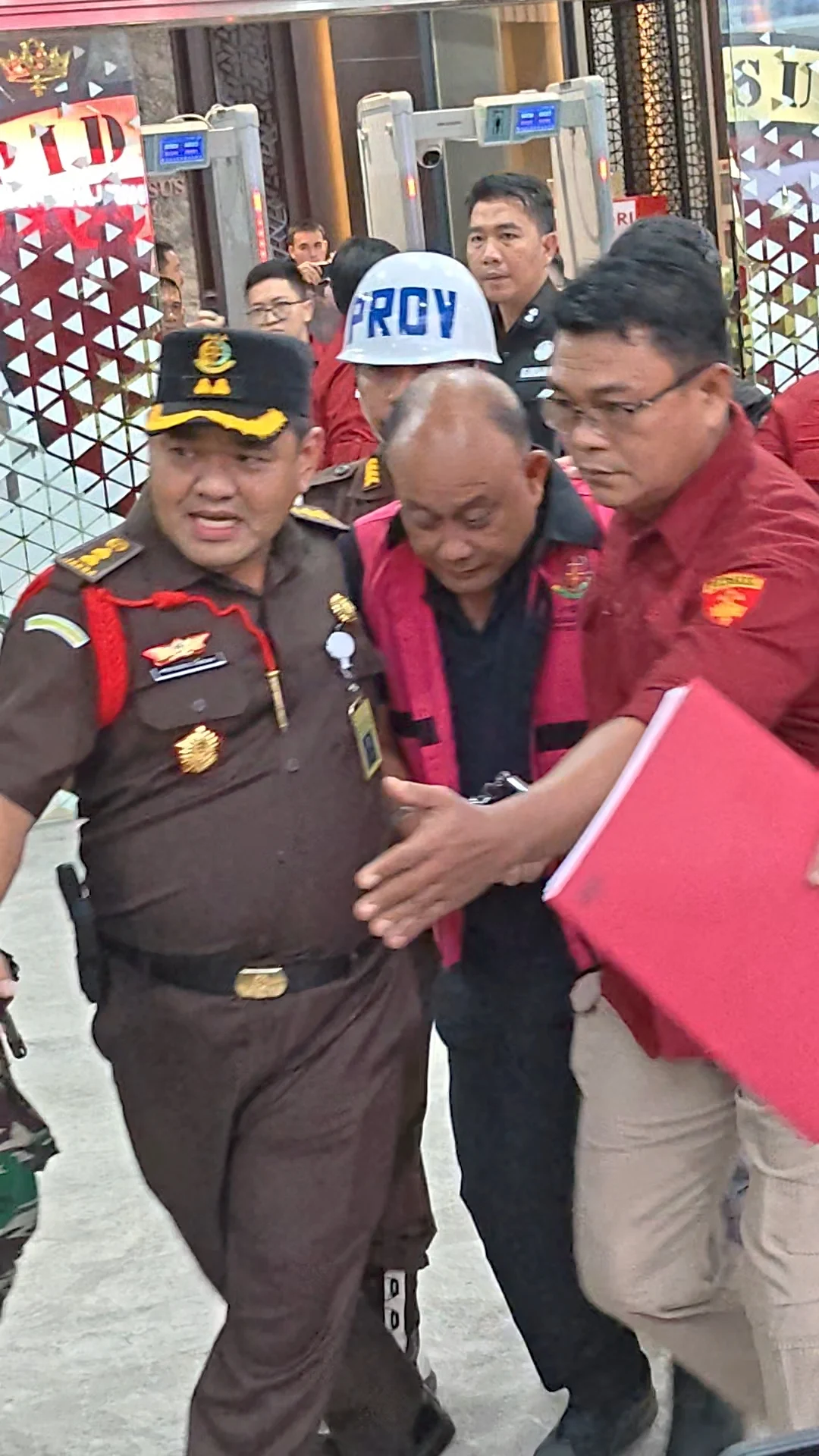 Dadan Hindayana dibawa pihak Kejaksaan Agung, 3 Juni 2026.