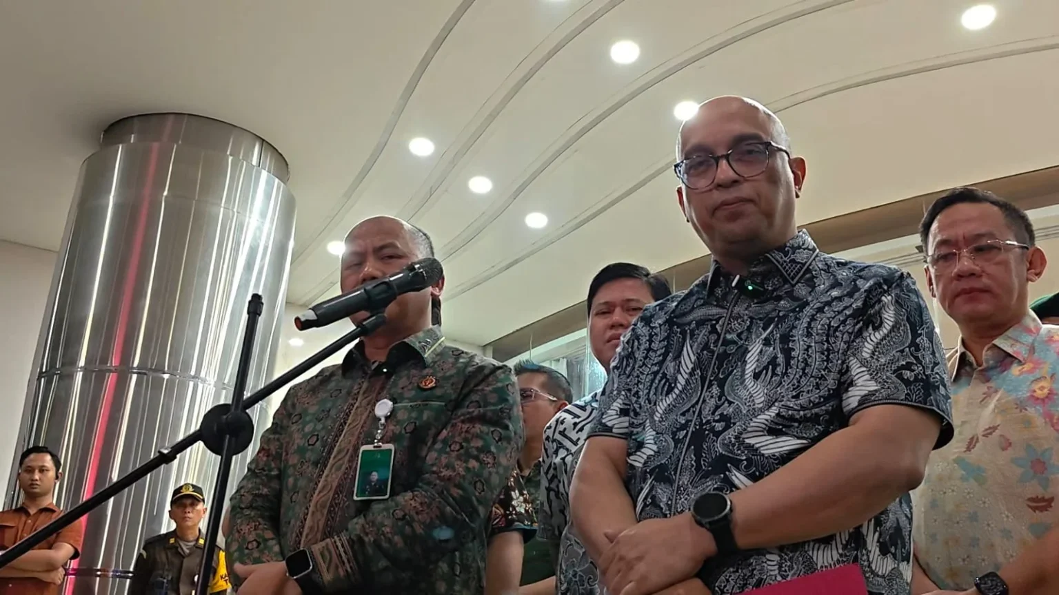 Dirdik Jampidsus Kejagung Syarief Sulaeman Nahdi mengungkap modus korupsi pengadaan motor listrik pada program MBG.