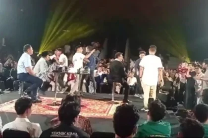Mahasiswa geruduk acara diskusi di UGM yang dihadiri Budiman Sudjatmiko.
