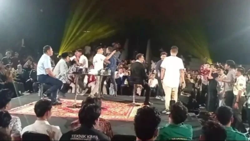 Mahasiswa geruduk acara diskusi di UGM yang dihadiri Budiman Sudjatmiko.