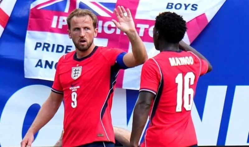 Penyerang Timnas Inggris Hary Kane (kiri).