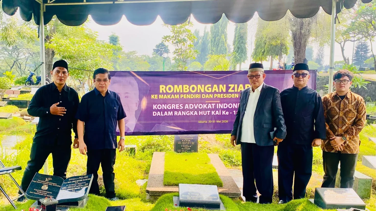 Peringati HUT ke-18, Kongres Advokat Indonesia (KAI) ziarah ke makam para pendiri organisasi