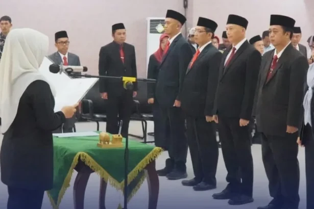 Pelantikan Raden Dewi Setiani