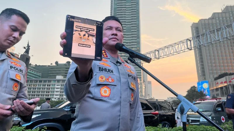 Kabid Humas Polda Metro Jaya Kombes, Pol. Budi Hermanto di Bundaran HI, Jakarta.