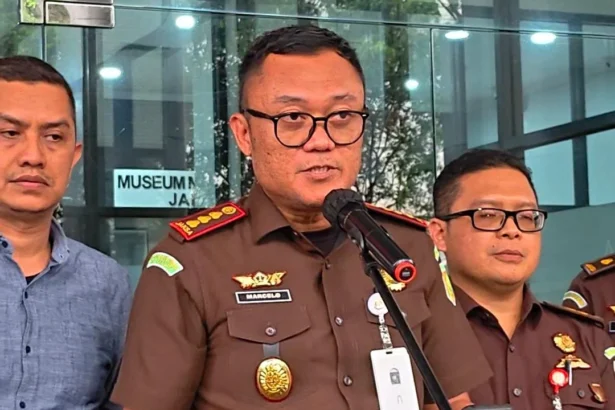 Kajari Jaksel Marcelo Bellah menyatakan mengabulkan penangguhan penahanan Roy Suryo dan dr Tifauzia Tyasumma, 22 Juni 2026.