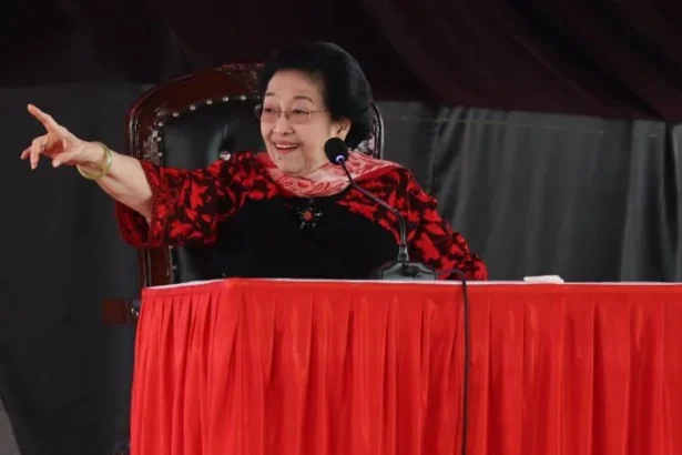 Ketua Umum DPP PDIP Megawati Soekarnoputri saat peresmian renovasi Istana Gebang dan patung Bung Karno di Kota Blitar, Jawa Timur, Senin, 15 Juni 2026.