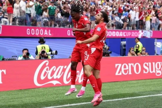 Pemain Swiss selebrasi usai cetak gol ke gawang Bosnis di Grup B Piala Dunia 2026.
