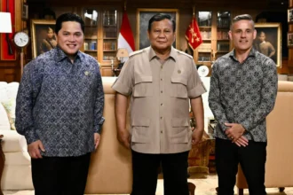 Pertemuan Presiden Prabowo bersama Menteri Pemuda dan Olahraga Erick Thohir serta pelatih Timnas Indonesia John Herdman di Hambalang, Jawa Barat (sumber: Biro Pers Sekretariat Presiden)