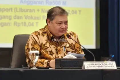 Menteri Koordinator Bidang Perekonomian Airlangga Hartarto dalam konferensi pers stimulus pertumbuhan ekonomi semester II (sumber: Owrite/Anisa Aulia)