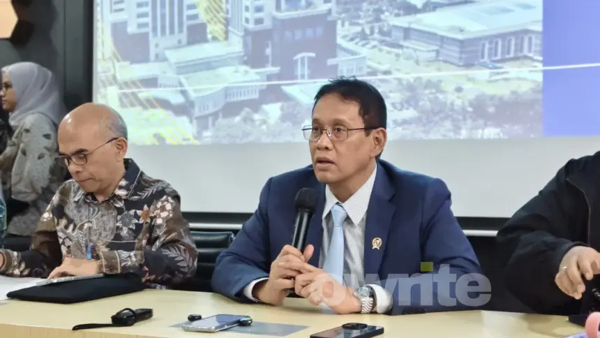 Menteri Keuangan Purbaya Yudhi Sadewa dalam media briefing di Kantor Kemenkeu (sumber: Anisa Aulia/Owrite)