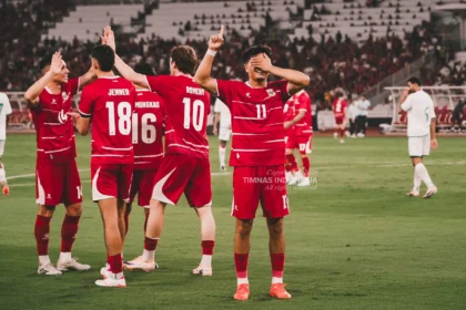 Selebrasi Ragnar Oratmangoen usai mencetak gol ke gawang Oman