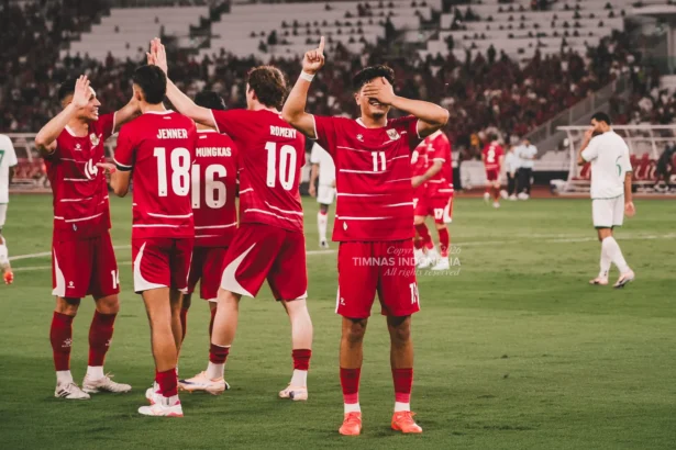 Selebrasi Ragnar Oratmangoen usai mencetak gol ke gawang Oman