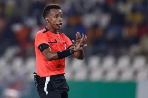 Wasit asal Somalia, Omar Artan.