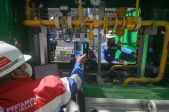 Ilustrasi Petugas PT Pertamina Gas Negara (PGN) melakukan pengecekan stasiun pengaturan tekanan gas jaringan gas.