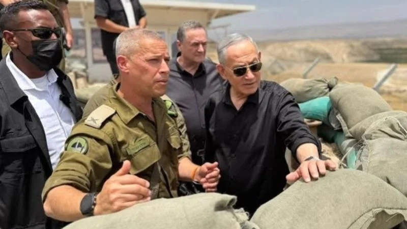 Perdana Menteri Israel Benjamin Netanyahu bersama petinggi militer Israel.