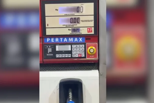 BBM Pertamina Jenis Pertamax resmi naik Jadi Rp16.250 per liter. (Sumber: Owrite/Hadi Febriansyah)