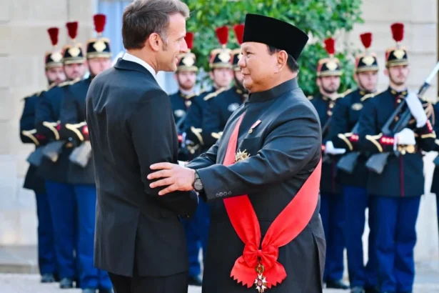 Presiden Republik Indonesia Prabowo Subianto menghadiri jamuan santap malam kenegaraan yang diselenggarakan oleh Presiden Republik Prancis Emmanuel Macron di Salle des Fêtes, Istana Élysée, Paris, Kamis, 28 Mei 2026.