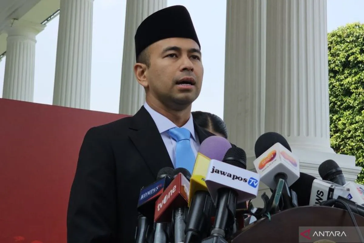 Utusan Khusus Presiden bidang Pembinaan Generasi Muda dan Pekerja Seni Raffi Ahmad saat memberikan keterangan resmi kepada awak media di kawasan Istana Kepresidenan, Jakarta, Selasa (22/10/2024).