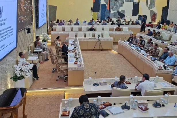 Kementerian Dalam Negeri rapat kerja bersama Komisi II DPR RI.