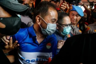 Pakar telematika Roy Suryo saat diamankan Polda Metro Jaya.